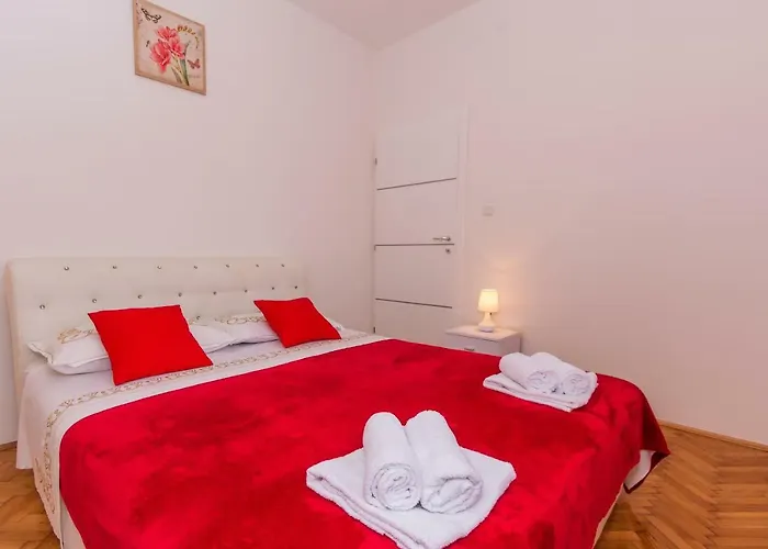 Apartment Ema